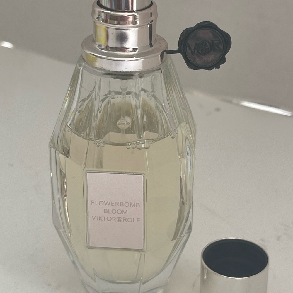 Viktor & Rolf Flowerbomb Bloom used a few times 1.7 Floral with Woods No box - Picture 7 of 9